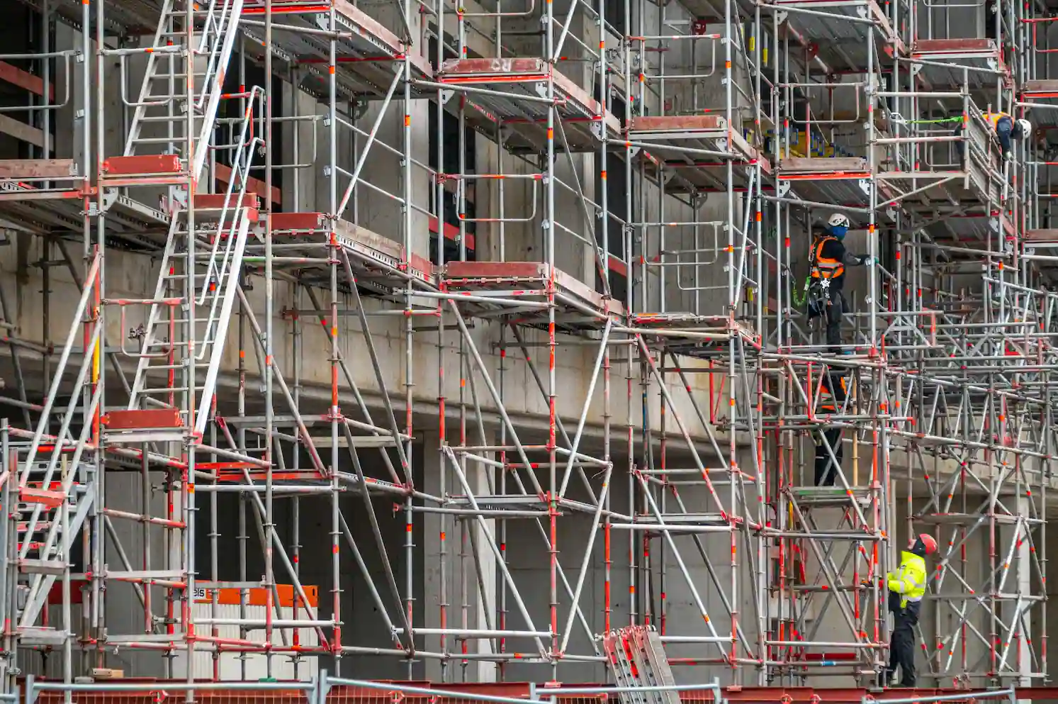 Industrial scaffold systems by Las Vegas Scaffolding Rental for commercial job sites