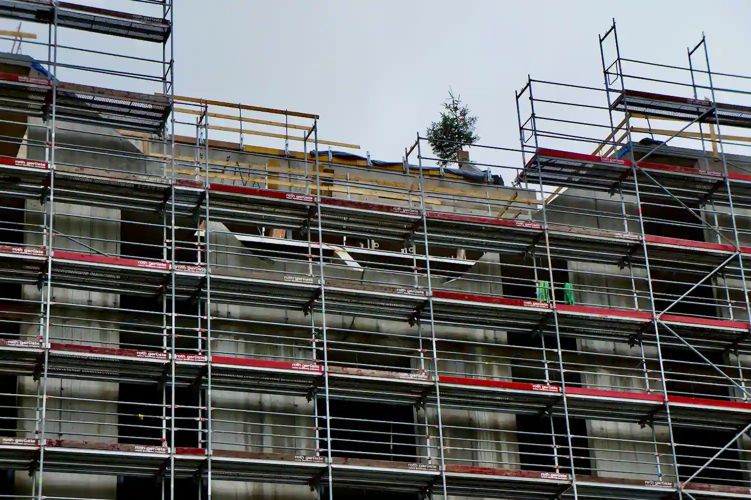 Las Vegas Scaffolding Rental multi-level scaffold setup on commercial property