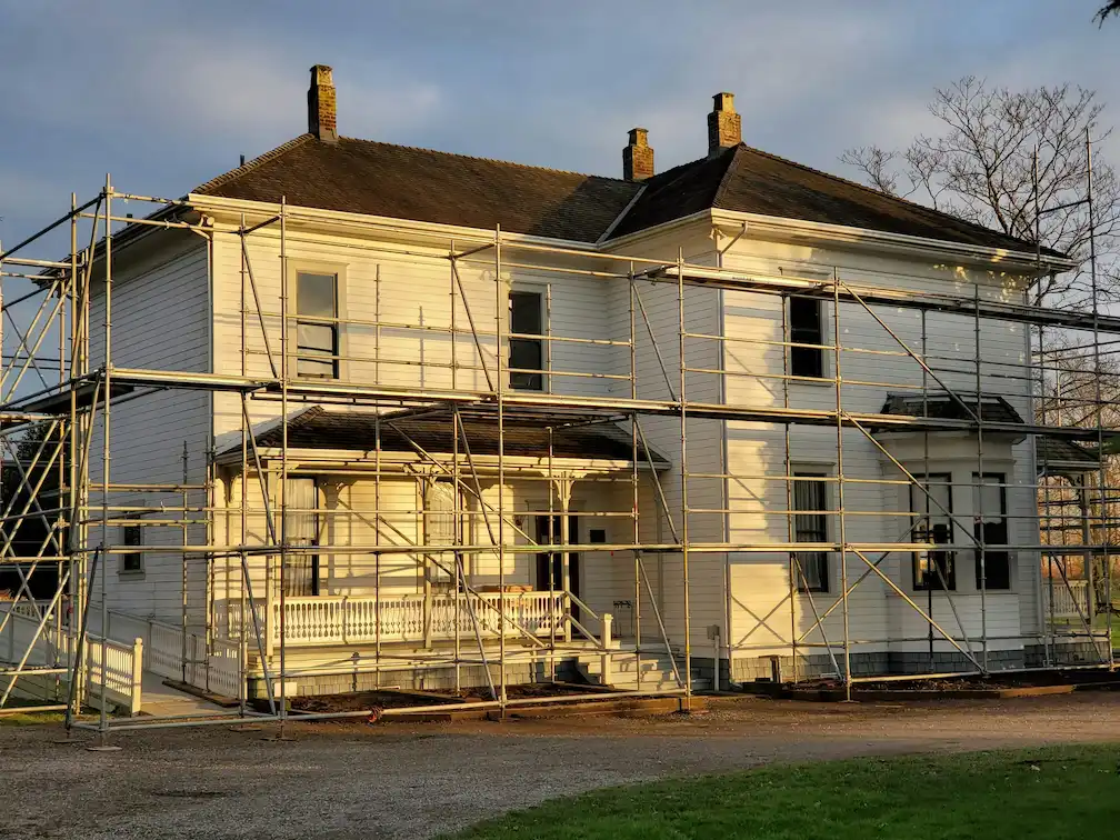 Las Vegas Scaffolding Rental residential scaffolding around large home exterior